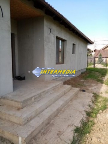 casa-de-vanzare-in-alba-iulia-semi-finisata-1